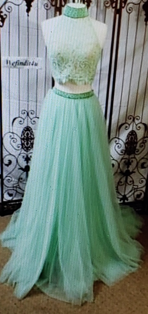 V581 Sherri Hill 32347 $640 2 PC prom sz 2  Dress